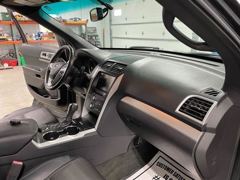 Used 2014 Ford Explorer XLT w/ Equipment Group 202A AWD/4WD image 24