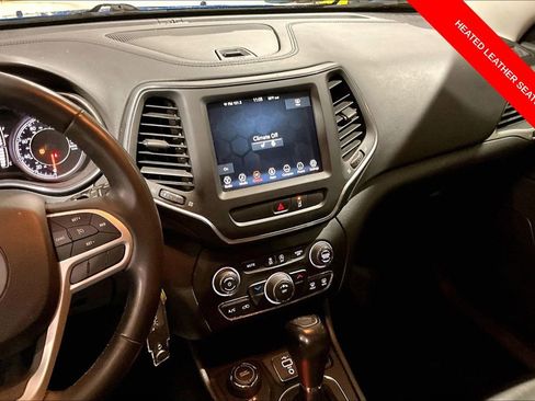 Used 2022 Jeep Cherokee Latitude AWD/4WD image 6