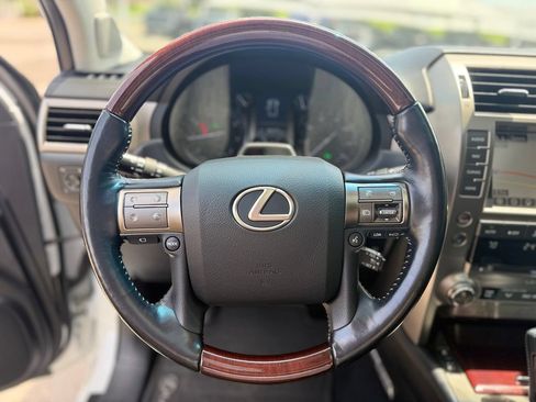 Used 2018 Lexus GX 460 Luxury AWD/4WD image 11