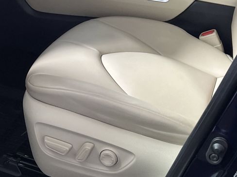 Used 2023 Toyota Highlander XLE image 14