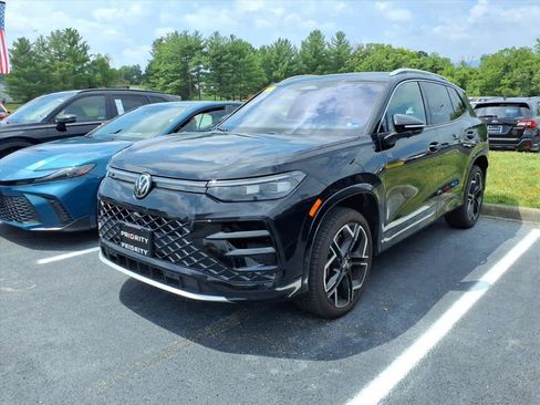 Used 2026 Volkswagen Tiguan SEL R-Line AWD/4WD image 2
