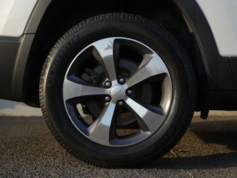 Used 2019 Jeep Cherokee Limited AWD/4WD image 11