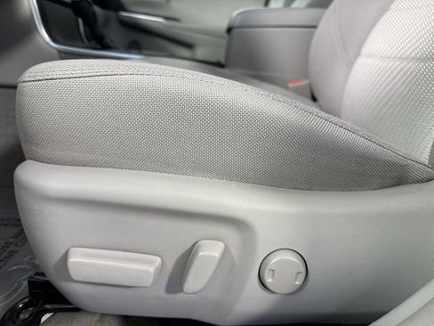 Used 2017 Toyota Camry XLE FWD image 20