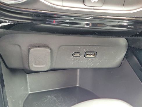 Used 2025 Chevrolet Trax LT FWD image 13