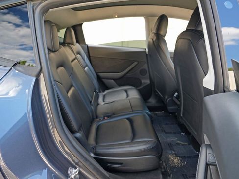 Used 2022 Tesla Model Y Long Range AWD/4WD image 43