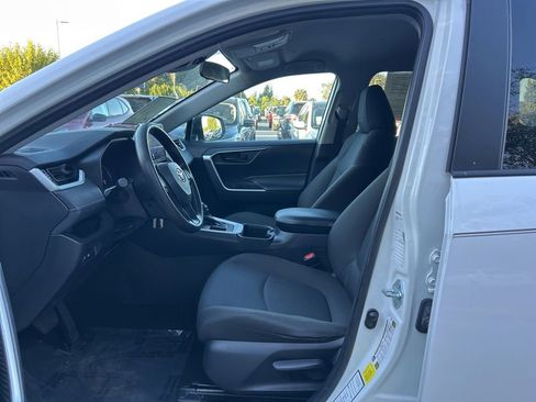 Used 2023 Toyota RAV4 LE image 9