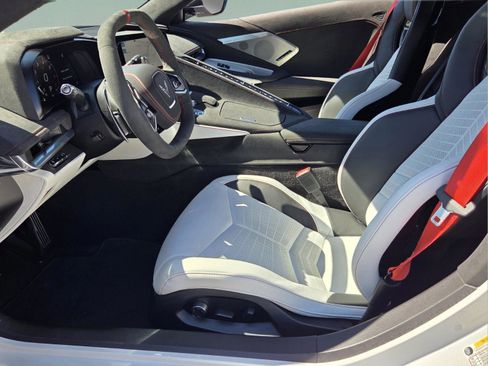 Used 2023 Chevrolet Corvette Stingray Premium Cpe w/ Z51 Performance Package RWD image 9
