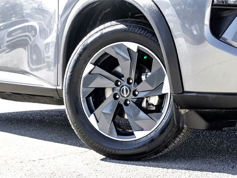 Used 2024 Nissan Rogue SV image 2