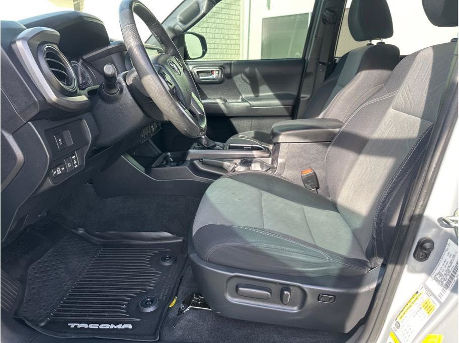 Used 2020 Toyota Tacoma TRD Off-Road w/ Technology Package AWD/4WD image 26