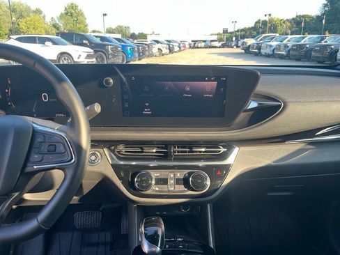 Used 2024 Buick Envista Sport Touring w/ Convenience I Package FWD image 25
