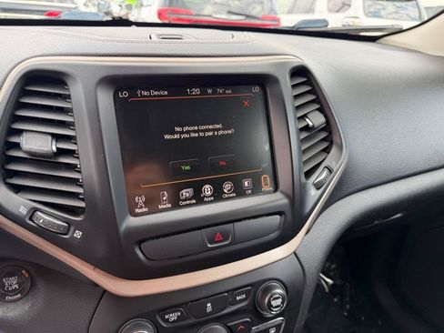 Used 2015 Jeep Cherokee Latitude w/ Comfort/Convenience Group FWD image 34