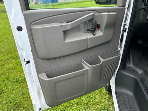 New 2025 Chevrolet Express 3500 w/ Driver Convenience Package image 8