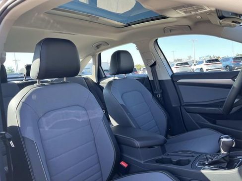 New 2026 Volkswagen Jetta SE FWD image 25