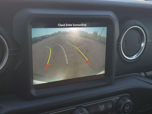 Used 2019 Jeep Wrangler Unlimited Sahara image 26