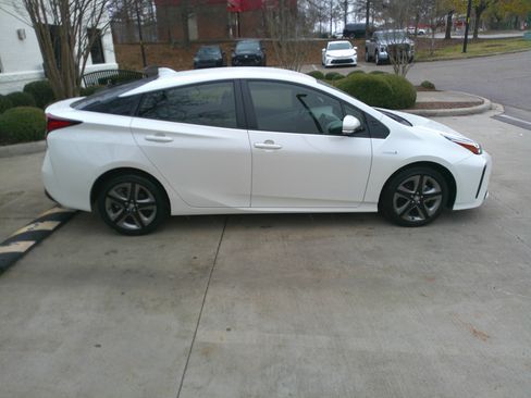 Used 2020 Toyota Prius Limited image 17