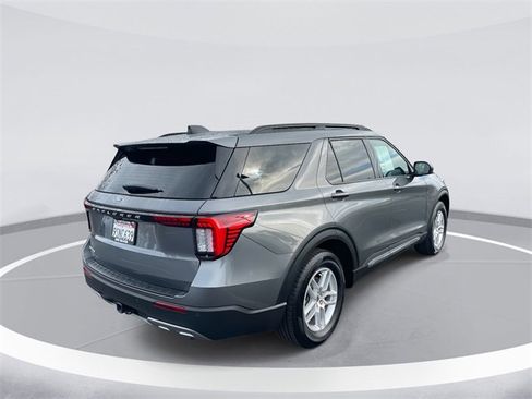 Certified 2025 Ford Explorer Active w/ Active Comfort Package image 5