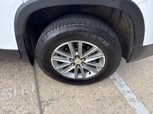 Used 2023 Chevrolet Traverse LT FWD image 26