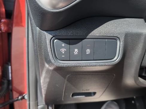 Used 2025 Kia Soul LX w/ LX Technology Package FWD image 19