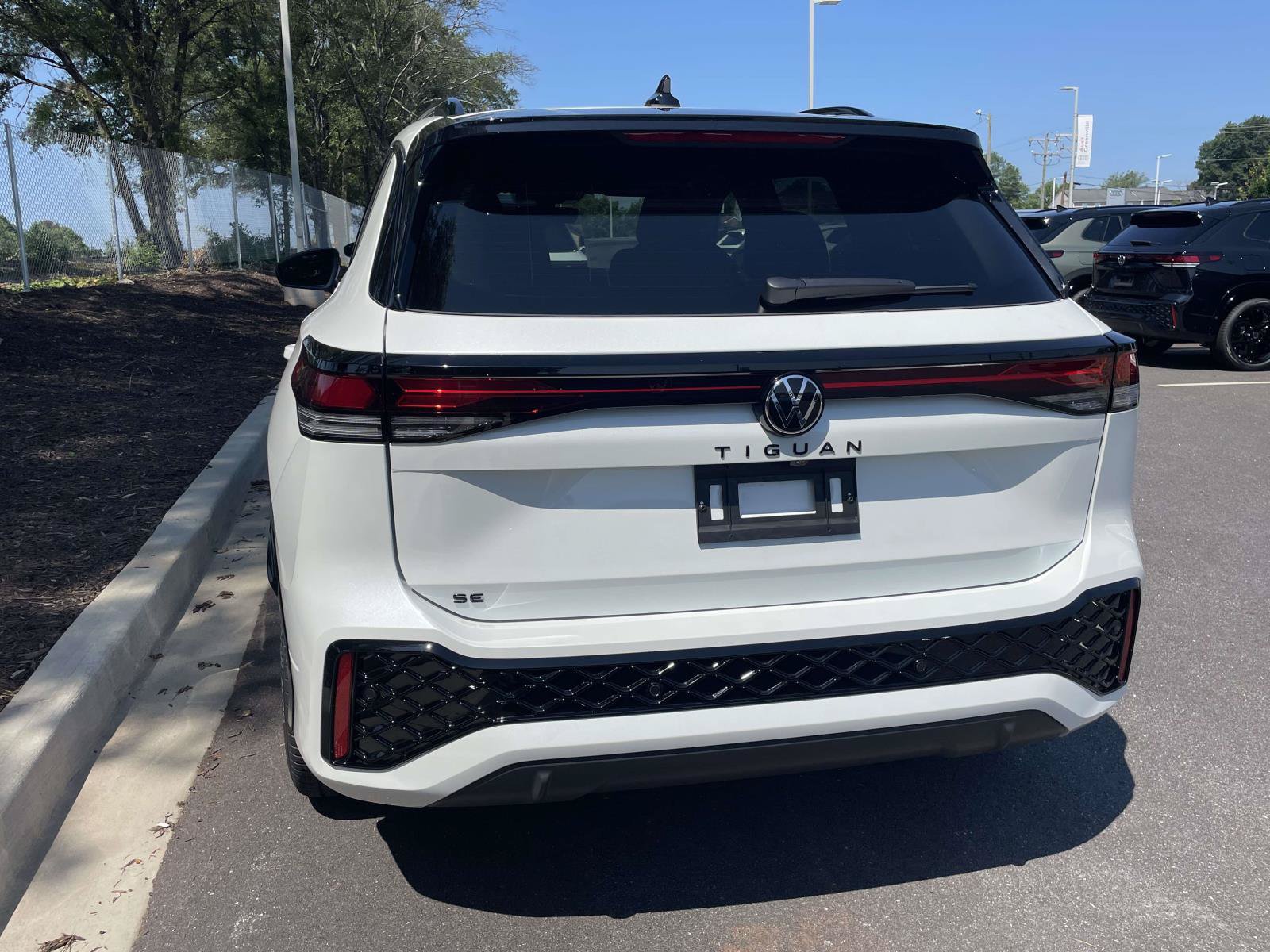 New 2026 Volkswagen Tiguan SE R-Line FWD image 5