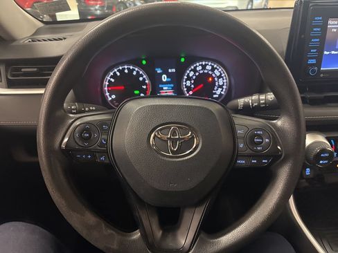 Used 2021 Toyota RAV4 XLE AWD/4WD image 9