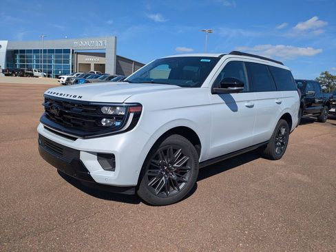 New 2025 Ford Expedition Platinum image 4