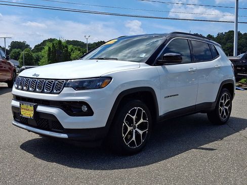 Used 2025 Jeep Compass Limited AWD/4WD image 3