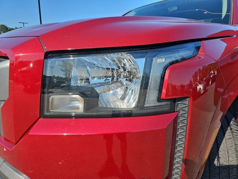 Used 2024 Nissan Frontier SV RWD image 30