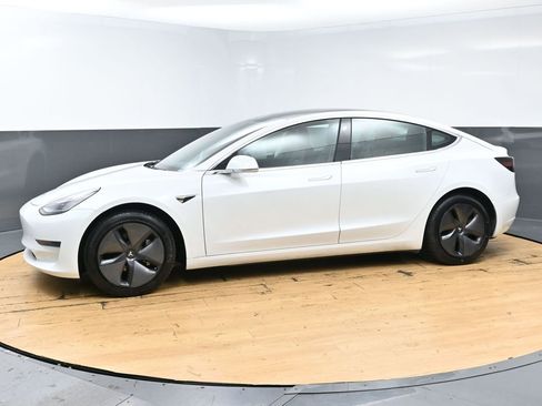 Used 2020 Tesla Model 3 Standard Range RWD image 5