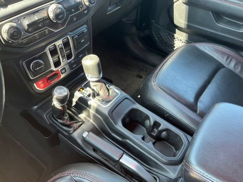Used 2019 Jeep Wrangler Unlimited Rubicon w/ LED Lighting Group AWD/4WD image 16