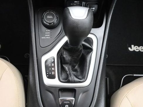 Used 2016 Jeep Cherokee Sport AWD/4WD image 16