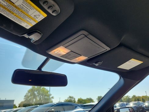 Used 2018 Ford Explorer Limited image 30