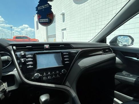 Used 2019 Toyota Camry LE FWD image 14