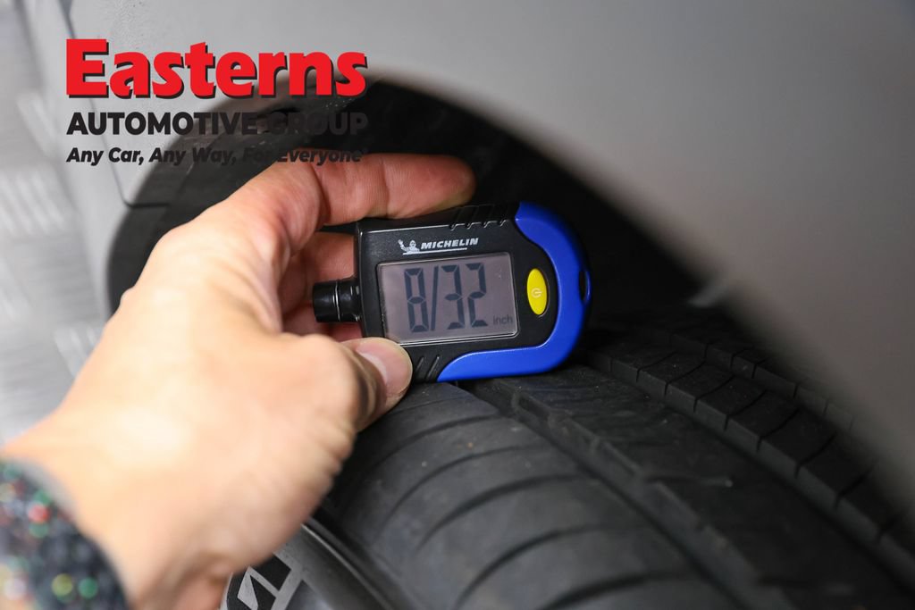 Used 2025 Volkswagen Taos SE AWD/4WD image 28