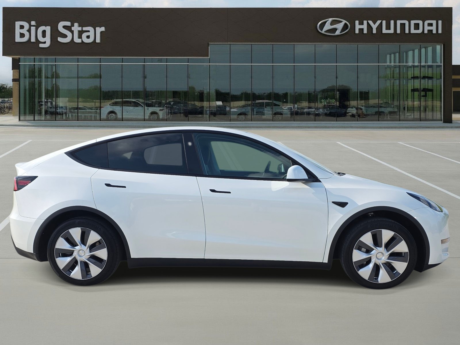 Used 2024 Tesla Model Y Long Range RWD image 5