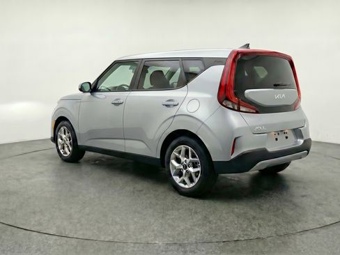 Used 2025 Kia Soul LX w/ LX Technology Package FWD image 6