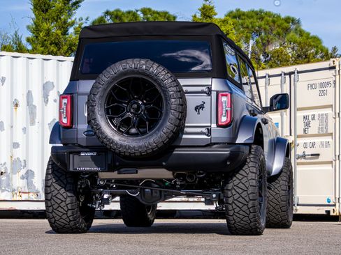 New 2025 Ford Bronco Badlands image 3