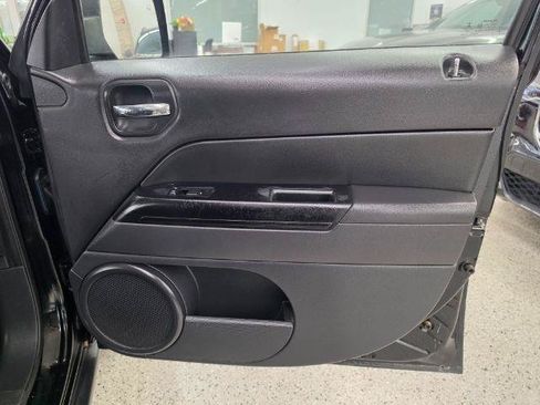 Used 2016 Jeep Patriot High Altitude FWD image 33