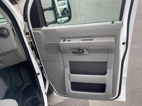 Used 2009 Ford E-350 and Econoline 350 Extended Super Duty RWD image 18