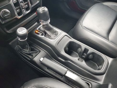 Used 2022 Jeep Wrangler Unlimited Sahara image 21