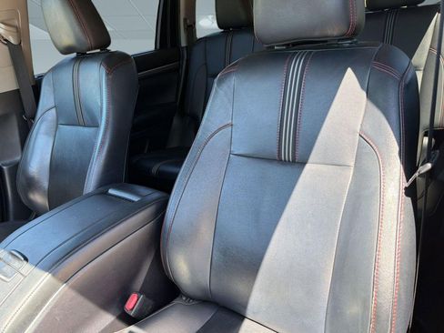 Used 2019 Toyota Highlander SE image 25