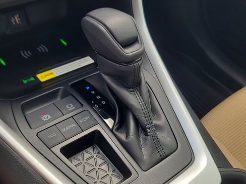 Certified 2025 Toyota RAV4 LE FWD image 25