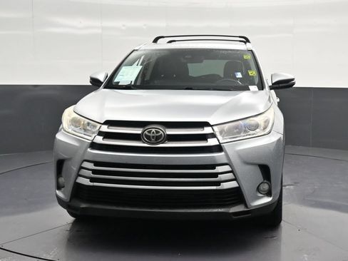 Used 2019 Toyota Highlander XLE FWD image 6