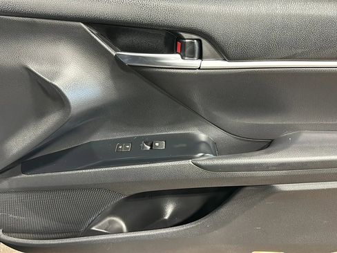 Used 2019 Toyota Camry SE w/ Carpet Mat Package FWD image 17