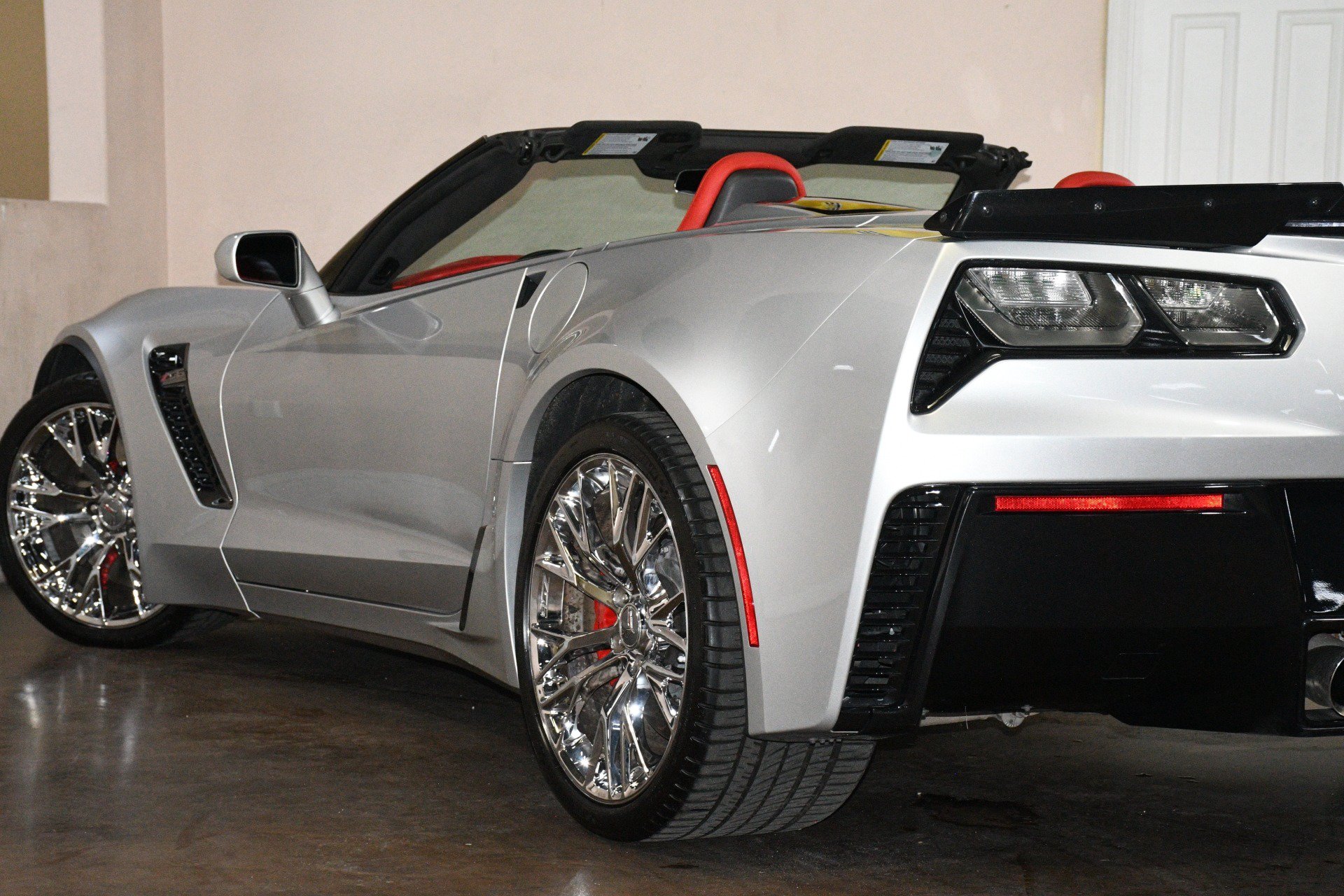 Used 2015 Chevrolet Corvette Z06 w/ 3LZ Preferred Equipment Group RWD image 55