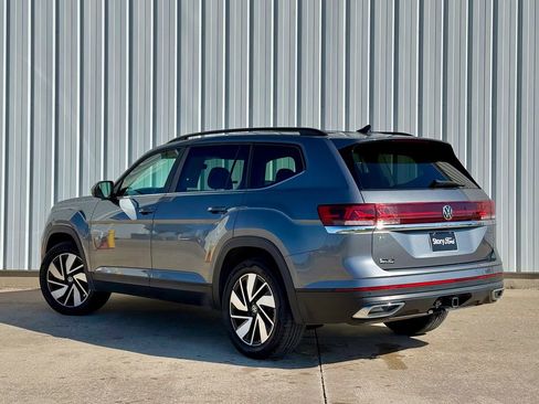 Used 2025 Volkswagen Atlas SE image 4