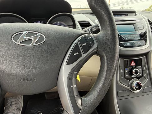 Used 2016 Hyundai Elantra SE image 15