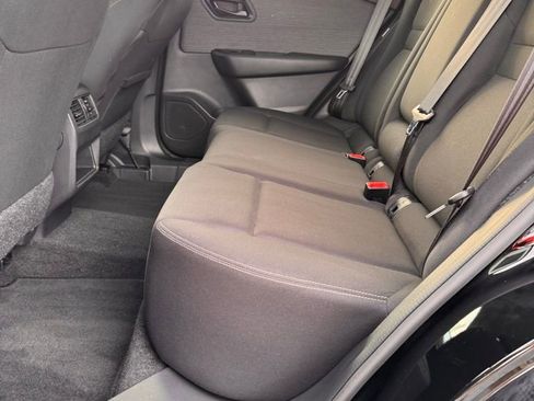 Used 2023 Nissan Rogue S image 11