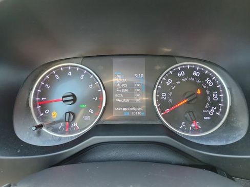 Used 2021 Toyota RAV4 XLE FWD image 19