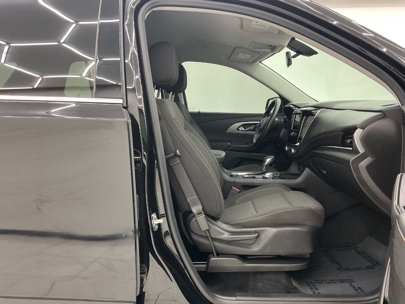 Used 2021 Chevrolet Traverse LS AWD/4WD image 14
