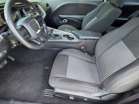 Used 2022 Dodge Challenger SXT w/ Driver Convenience Group RWD image 7